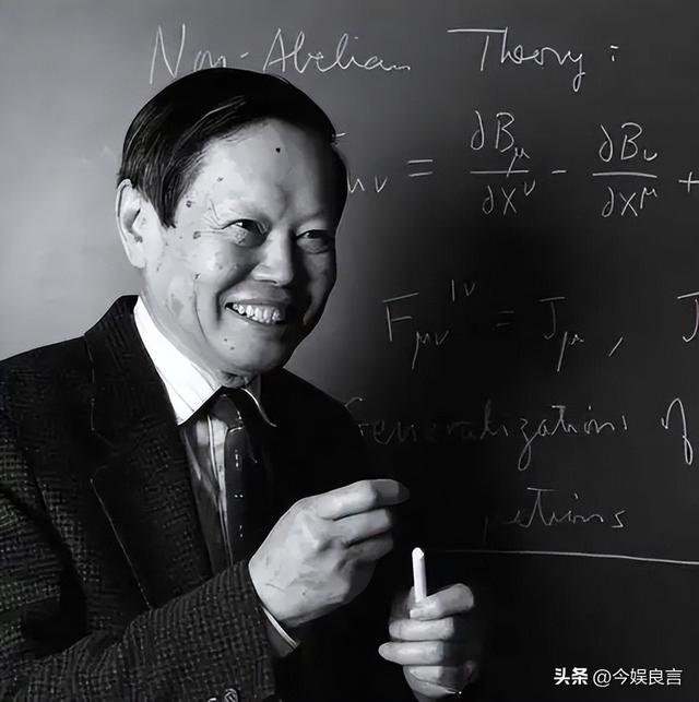 演都不演了？杨振宁去世仅4天，恶心的事就发生了，还不止一件！