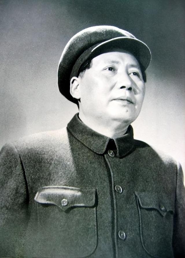 毛主席为何一生不进故宫，终生再未回延安？周总理的谈话道出实情