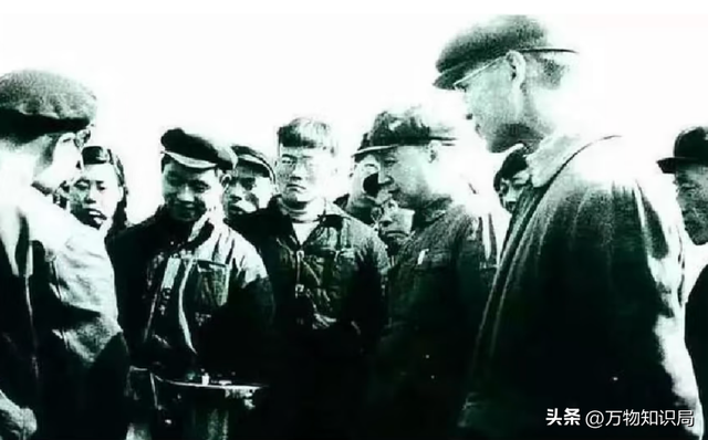 1960年，钱学森夫妇与郭永怀一家颐和园留影，两位夫人都才貌俱全