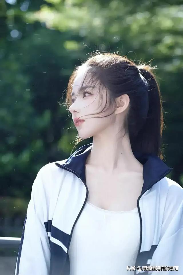 四川成都一校花好漂亮， 身高173cm，体重46kg 美的让人移不开眼