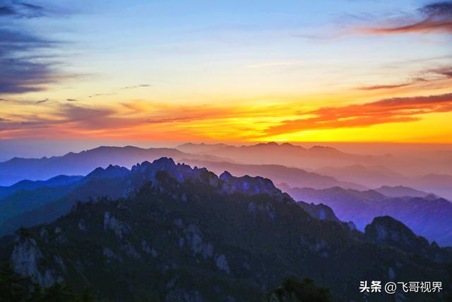 那一刻，金顶披霞