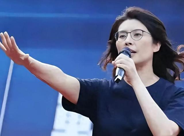 郑丽文说想到北京谈后，民进党急了，发声阻扰，郑丽文7个字反击