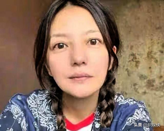 被封4年，赵薇做梦也没想到，如今56岁哥哥竟成了自己的“撑腰”