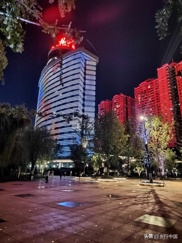 打卡北湖公园：读懂南充的文化密码与生活温度/乡行中国走进南充