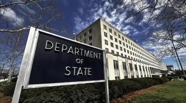 50亿军火不翼而飞，泽连斯基做梦也想不到，美国内讧乌克兰却躺枪