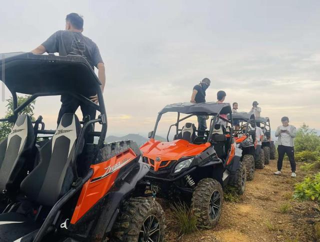 游在鹰潭｜学生搭子团秋季攻略！轻松玩转4大宝藏地「全球学子嘉游赣 奇绝鹰潭逍遥游」