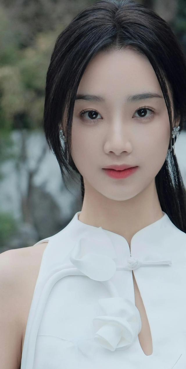 鎏光盛典——王小亿时尚写真大图