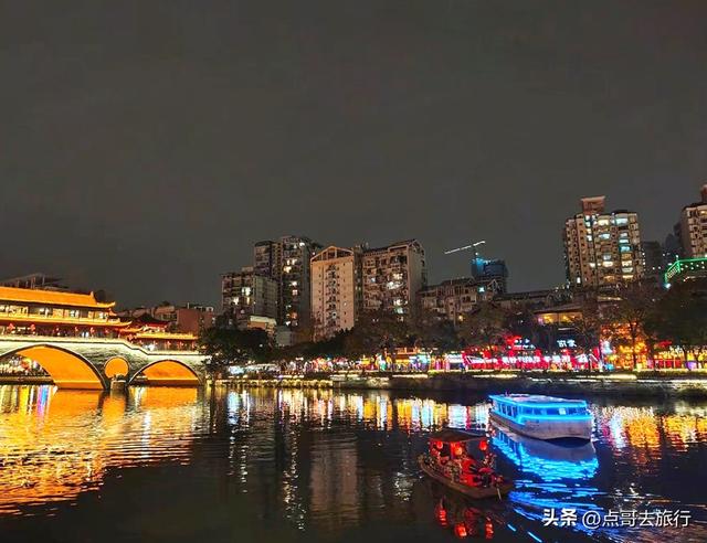 成都还开通这样的地铁线，真佩服！难怪旅游的人都往这里跑！