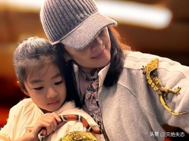 12月即将结束，46岁章子怡再次官宣喜讯