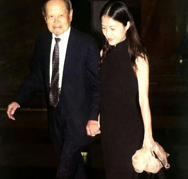 翁帆也没想到，杨振宁去世不到24小时	，夫妻俩的口碑都实现暴增！