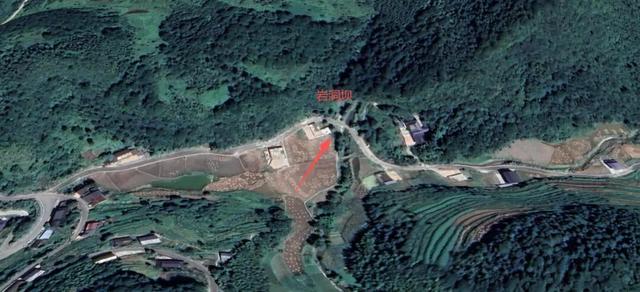 重庆綦江大山深处发现岩洞人家，几代人逍遥自在生活近百年