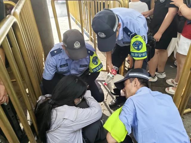 阳光下的守护 | 黄果树旅游警察：你的求助，我们都放在心上