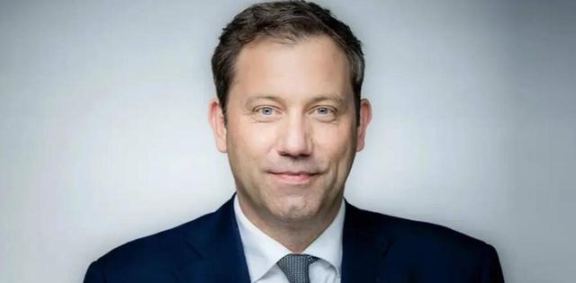 日本话音刚落，又一国介入台海，专机已经离华	，要逼中国做3件事