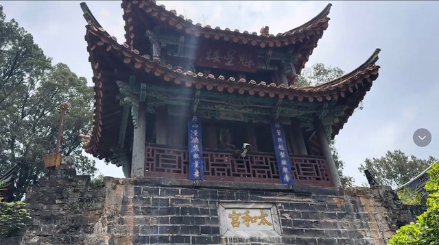 昆明大气的著名景区，虽是寺庙却不供佛，特色鲜明却从不收费