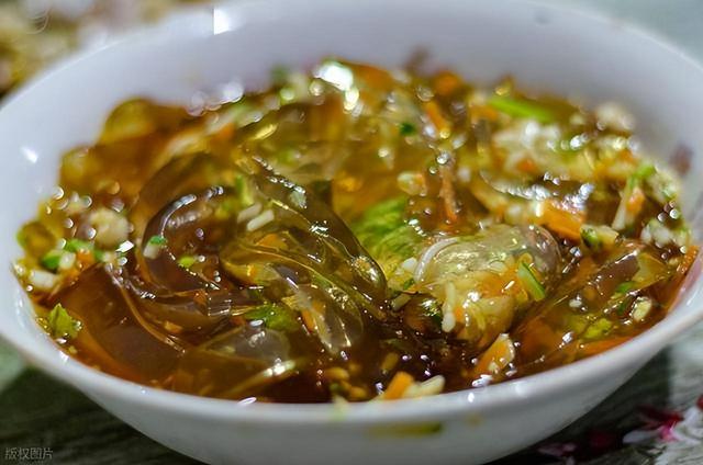 海风里的烟火盛宴：青岛十大名吃图鉴