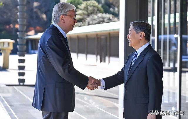 日本天皇亲自出山	，对中国的反击正式开始，高市早苗憋出了一妙计