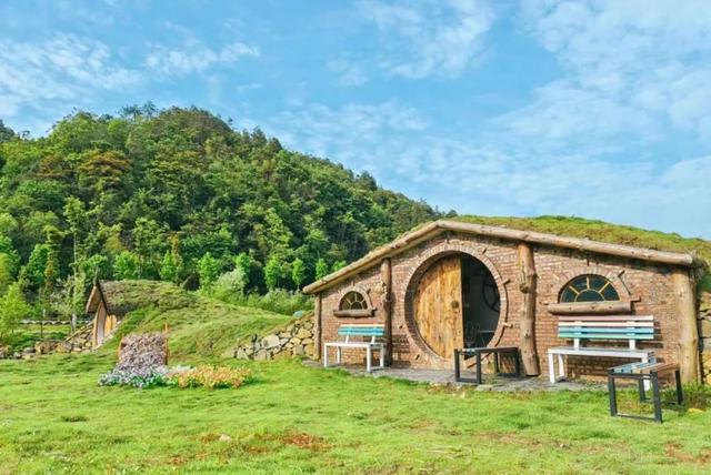 韶关晚秋“神仙景致”：云海、奇峰、秋叶奏响绝美“三重奏”！