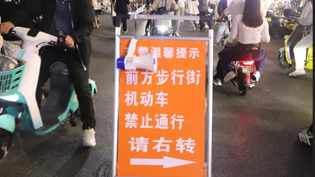 人流如织！荆州长大小吃步行街，凭啥能持续火爆？