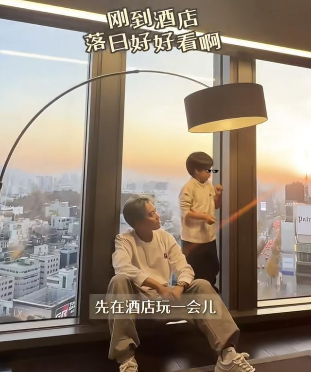 苏醒一家韩国旅游，廖语辰穿4万LV大衣又美又白，5岁儿子长得好萌