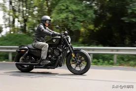 “肥而不腻”的国产V缸大巡航——香帅800N评测图片