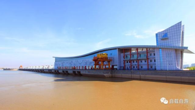 乌海 内蒙新城 周总理定名 成吉思汗铜像是城市地标 蒙餐汉餐各具特色