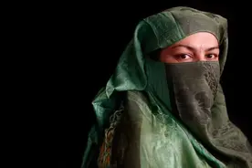 阿富汗女性的命运有多惨？为了生存甘愿放弃尊严，成为悲惨角色图片