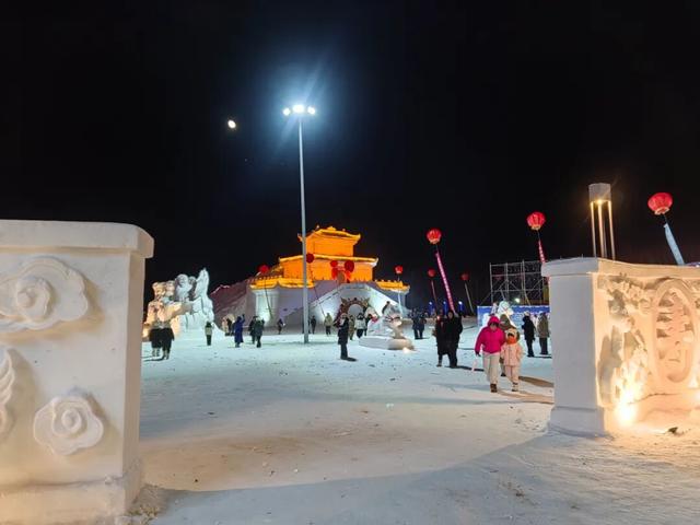 冰雪燃情夜 ！牙克石凤凰山景区“越夜越精彩”