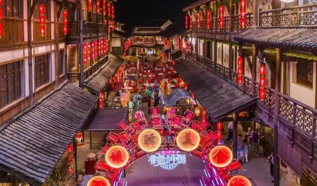 四川有座低调的千年古镇，历史悠久、风景宜人，充满烟火气