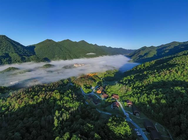 重庆冷门县城，至今没有铁路过境，被高铁遗忘，却暗藏世界级景点