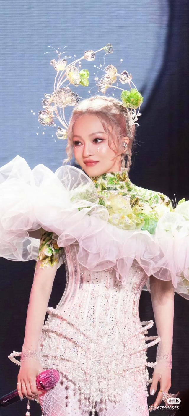 张韶涵造型团队创作都没有瓶颈的吗？随便翻翻就这两年的太惊艳了