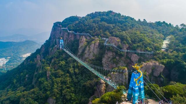 候车新玩法！机器人“墨茵”上岗，这里还有专属福利