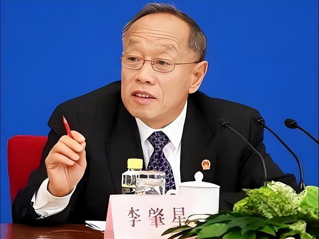 他是前外交部部长之子，娶了阎维文女儿，却选择独自创业自力更生