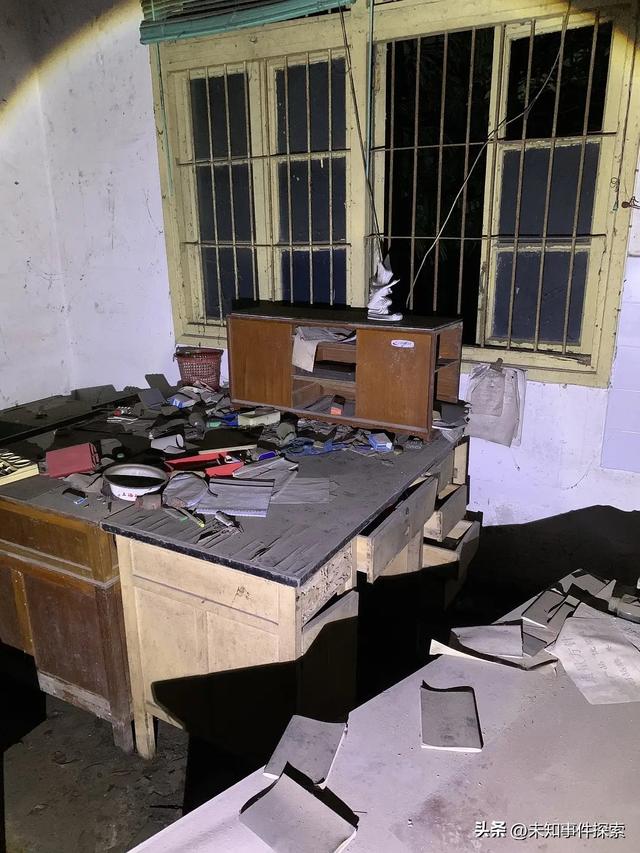 探索上海废弃医院：冰冷走廊回荡诡异声响