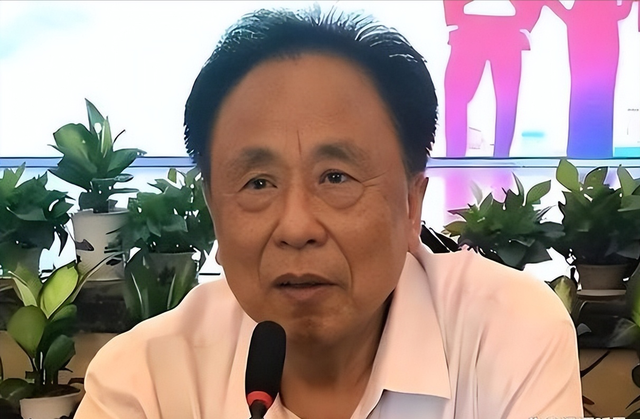 包养10位情妇，睡觉翻牌生下11个私生子，最小情人竟还是零零后！