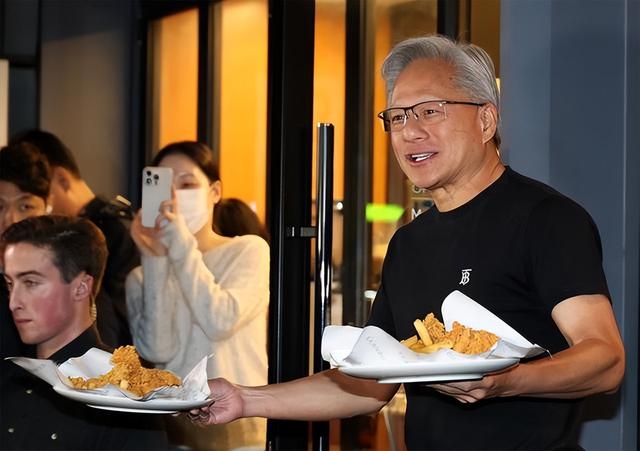 马斯克黄仁勋对话	，称AI无泡沫黄金期才刚开始，未来十年路径曝光