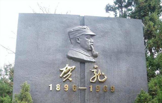 八宝山公墓中，受祭拜最多的是谁？81号墓安葬着谁？无名墓碑是谁