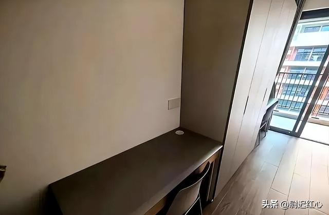 福耀大学宿舍曝光！硬板床被吐槽，网友：放眼全国，这条件都拔尖