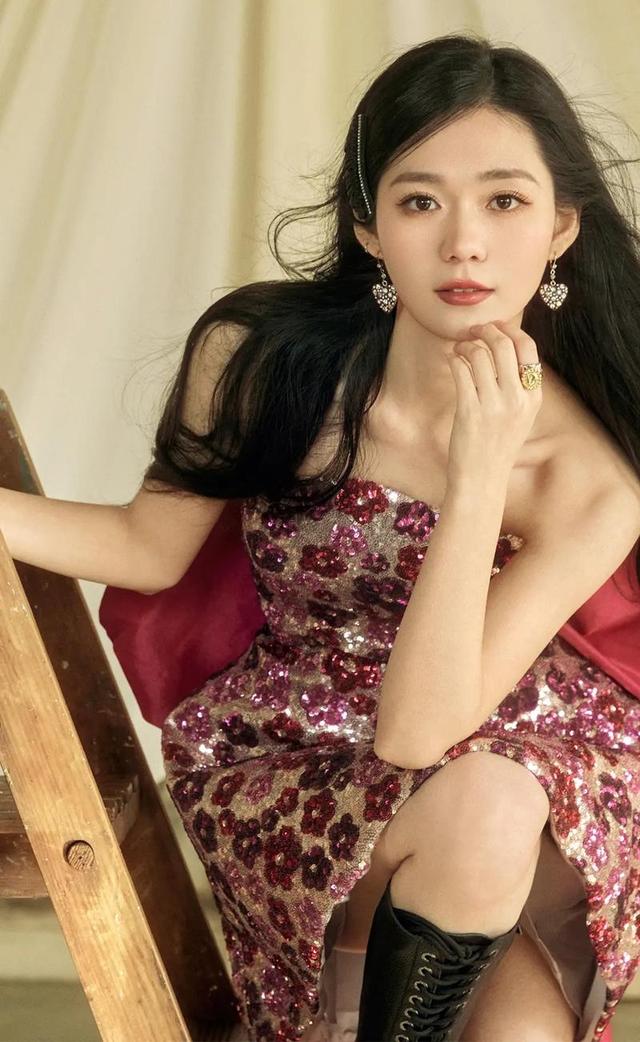 00 后段奥娟凭处女作入围金鸡奖最佳女主角，颜值出众惹人爱