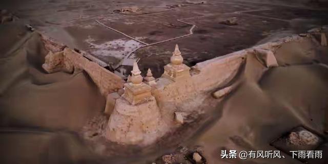 额济纳胡杨：为何枯木、遗址与烟火，反倒成了最动人的风景？