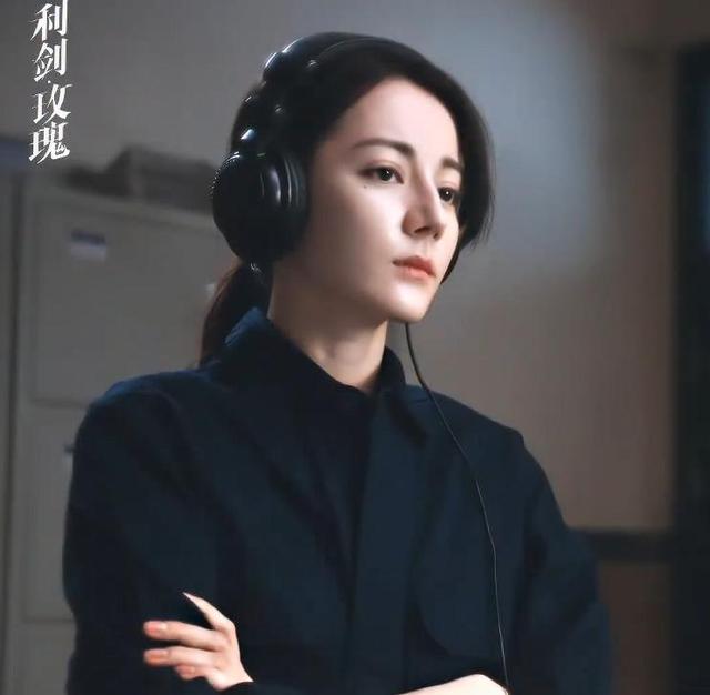 不会演别尬演！看《利剑玫瑰》迪丽热巴，把国家一级演员都演懵了