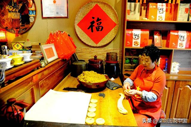 甘肃省陇南市宕昌县，哈达铺镇红军长征经过90周年纪念盛世。