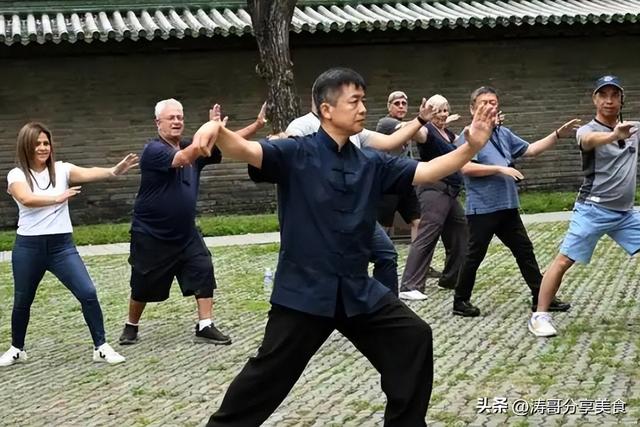 大量美国游客到访北京，打着旅游旗号却不去任何景区，为啥而来？