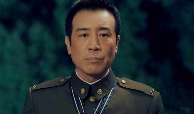 剧集播完花没谢，观众却去墓前献果，他们到底在找什么？令人感动