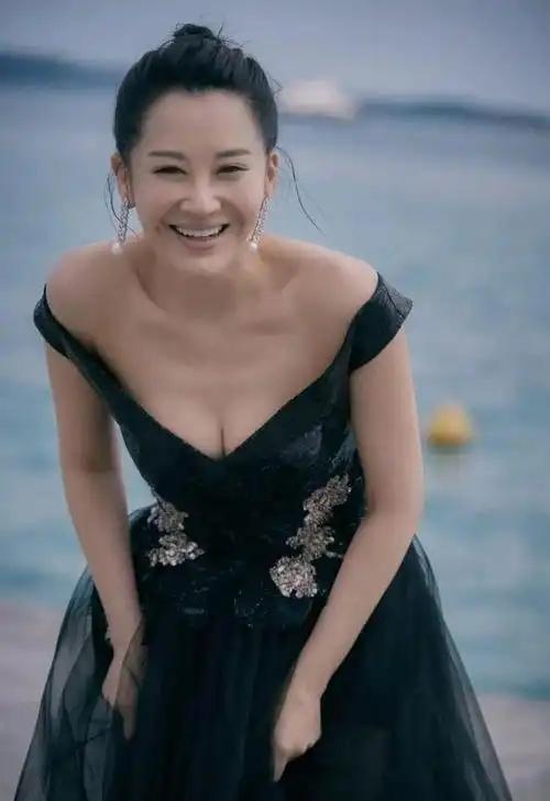 她一生"风流成性、老少通吃"，撩汉无数，现如今56岁却依旧单身