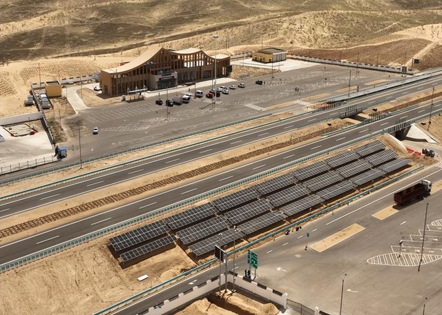 克拉美丽，沙漠里的冬日童话