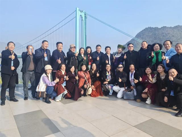 贵州省贞丰县第二十三届“三岔河之秋”笔会开展采风活动