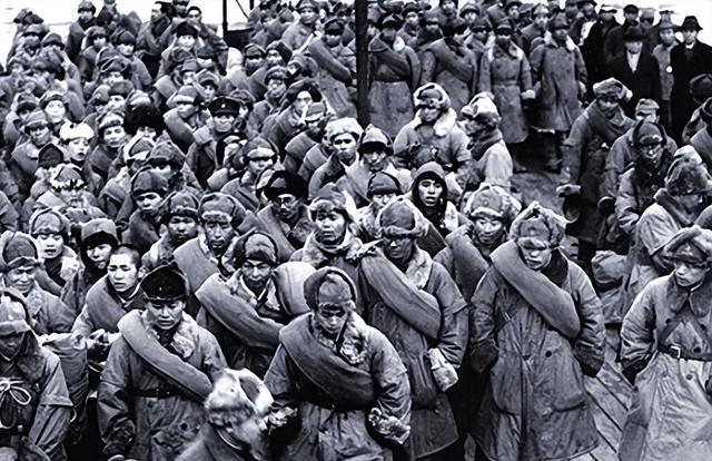 蒋介石在日记里坦言：重庆谈判放走毛主席，全是因为这两点！