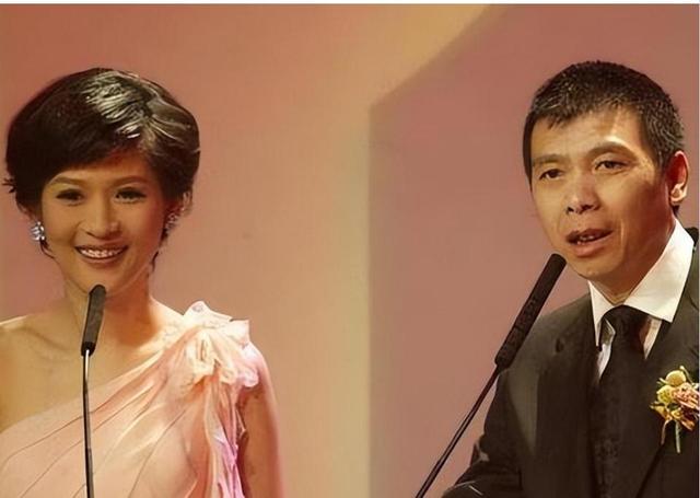 傍大款，当小三，私生活混乱！难怪16年过去，阔太们还在防着她