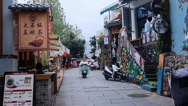 西昌明代古村，茶马古道上的驿站，大石板盖房子，家家都是大别墅