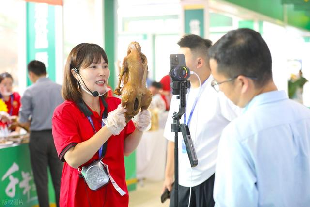 没景点没资源！三小城凭啥从“网红” 变 “长红”？